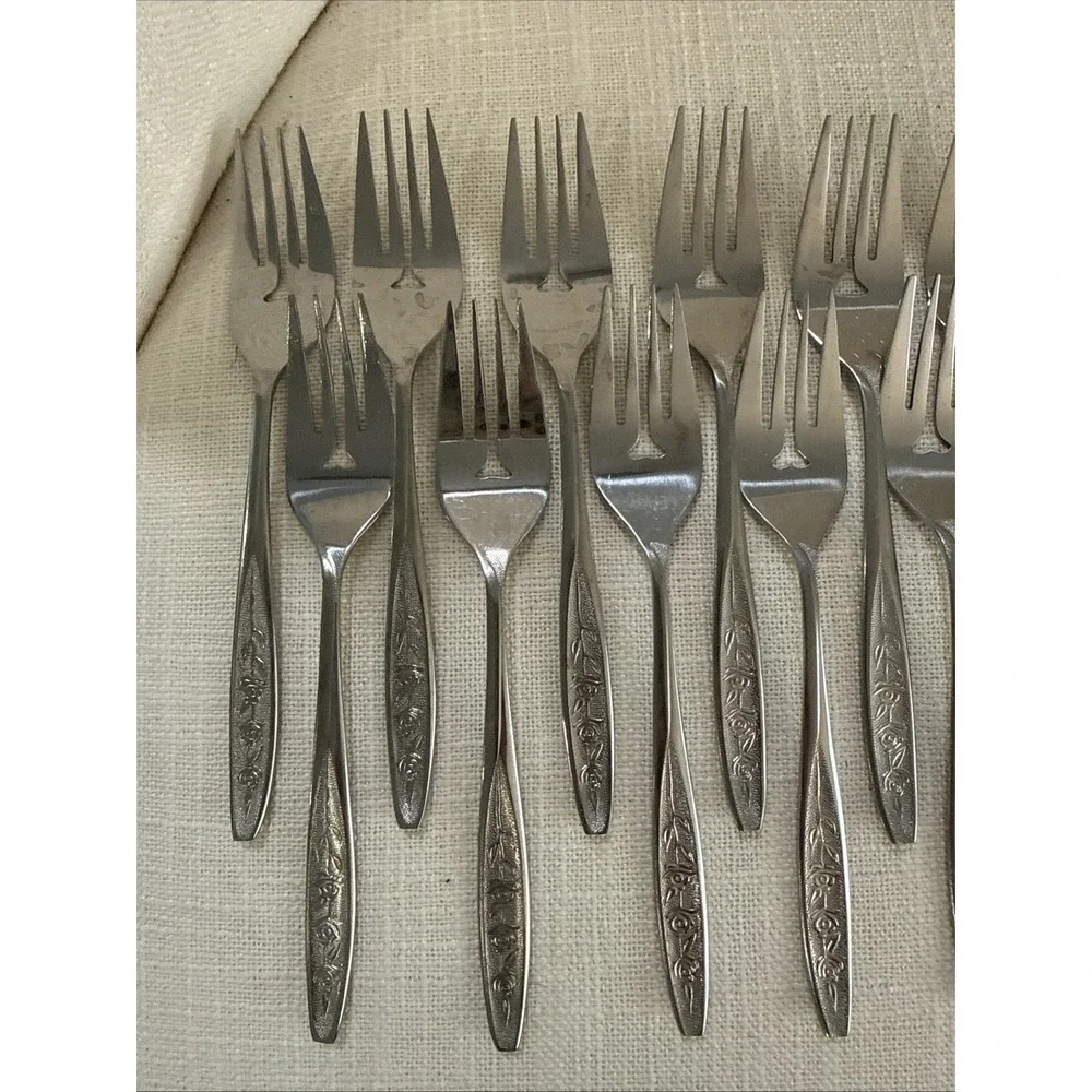 21 Customcraft CUS1‎ Stainless Textured Floral Rose SALAD FORKS Flatware 6 1/8